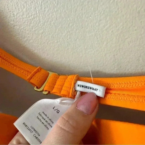 NWT WEWOREWHAT ORANGE BIKINI  TOP L - Picture 4 of 6